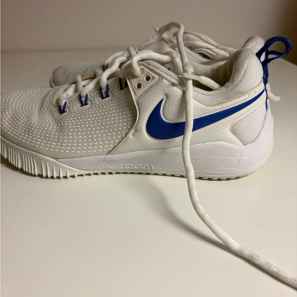White and Blue Nike Volleyball  Shoes - Picture 5 of 6